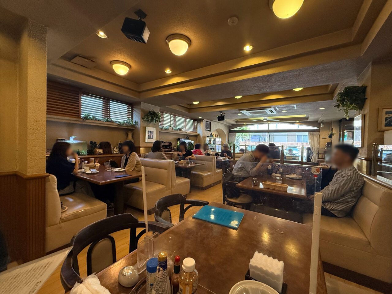 サァティーラブ店内