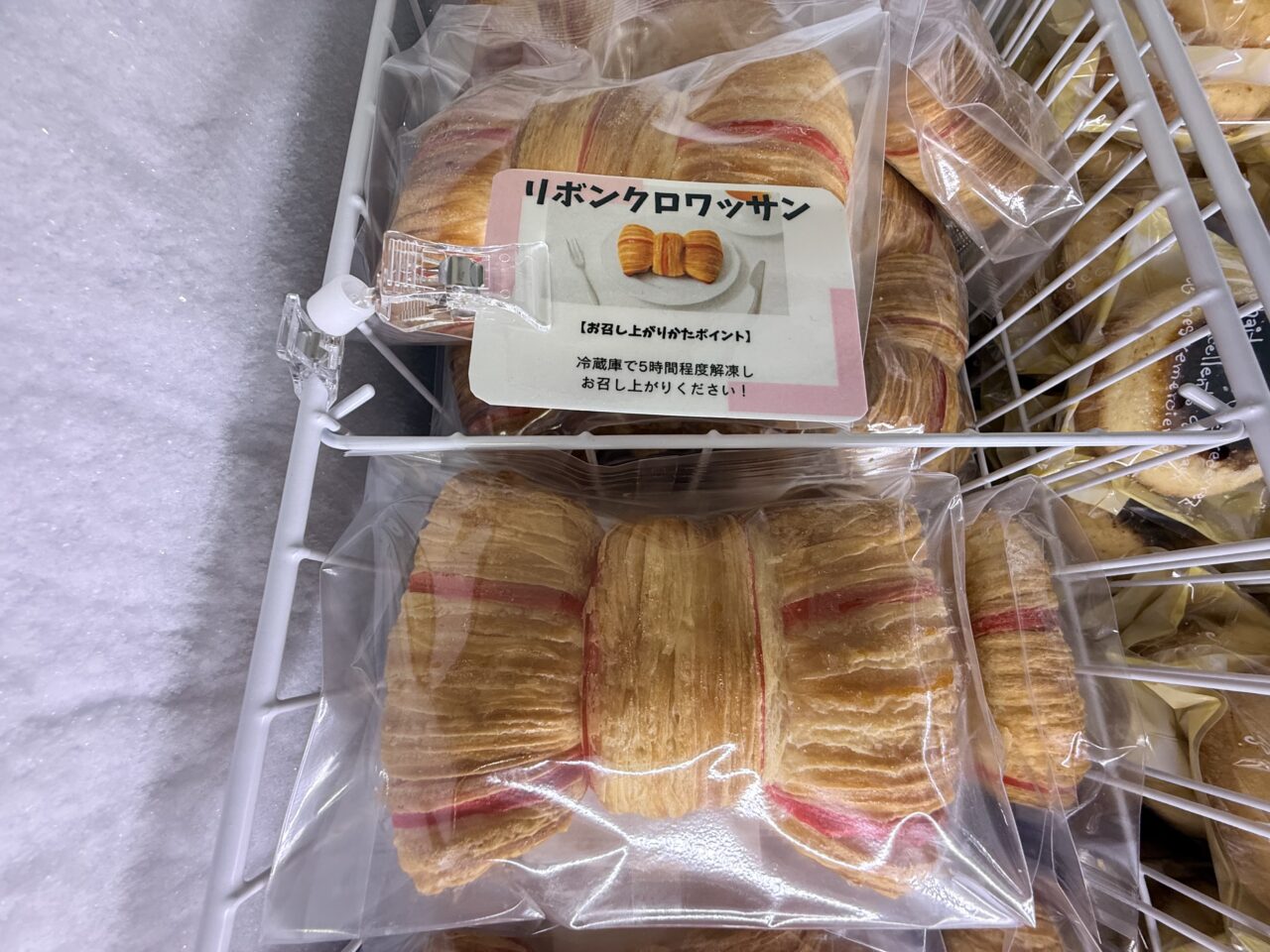 24hsweetsのリボンクロワッサン