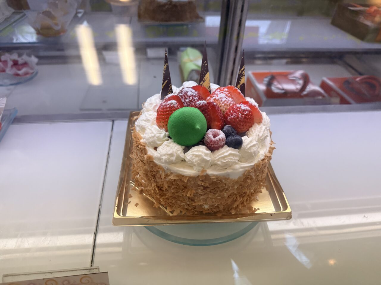 ラ・フレジェのホールケーキ