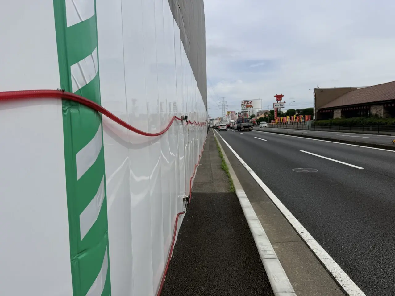 BMW沿いの道