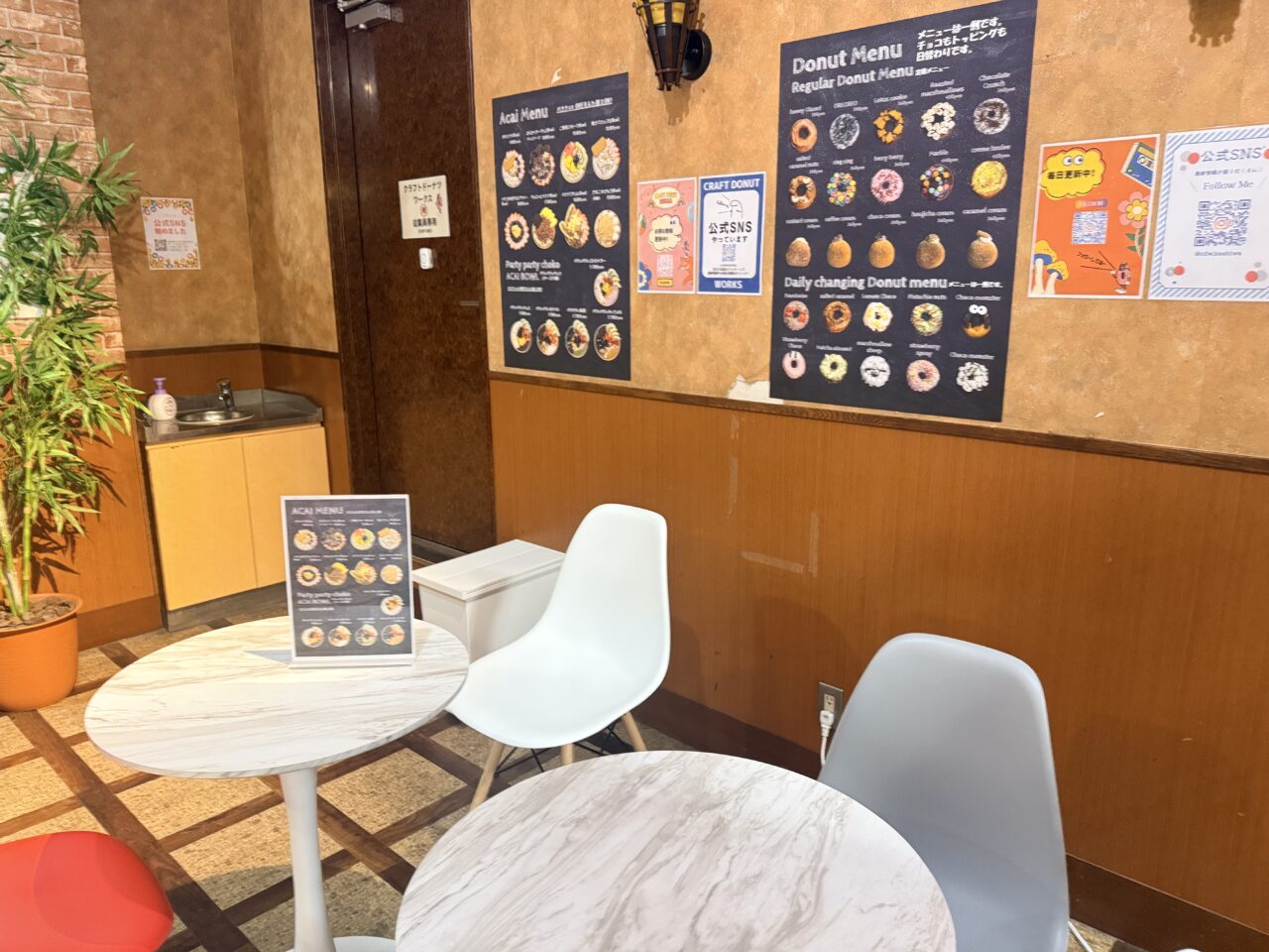CRAFT DONUTのイートインスペース
