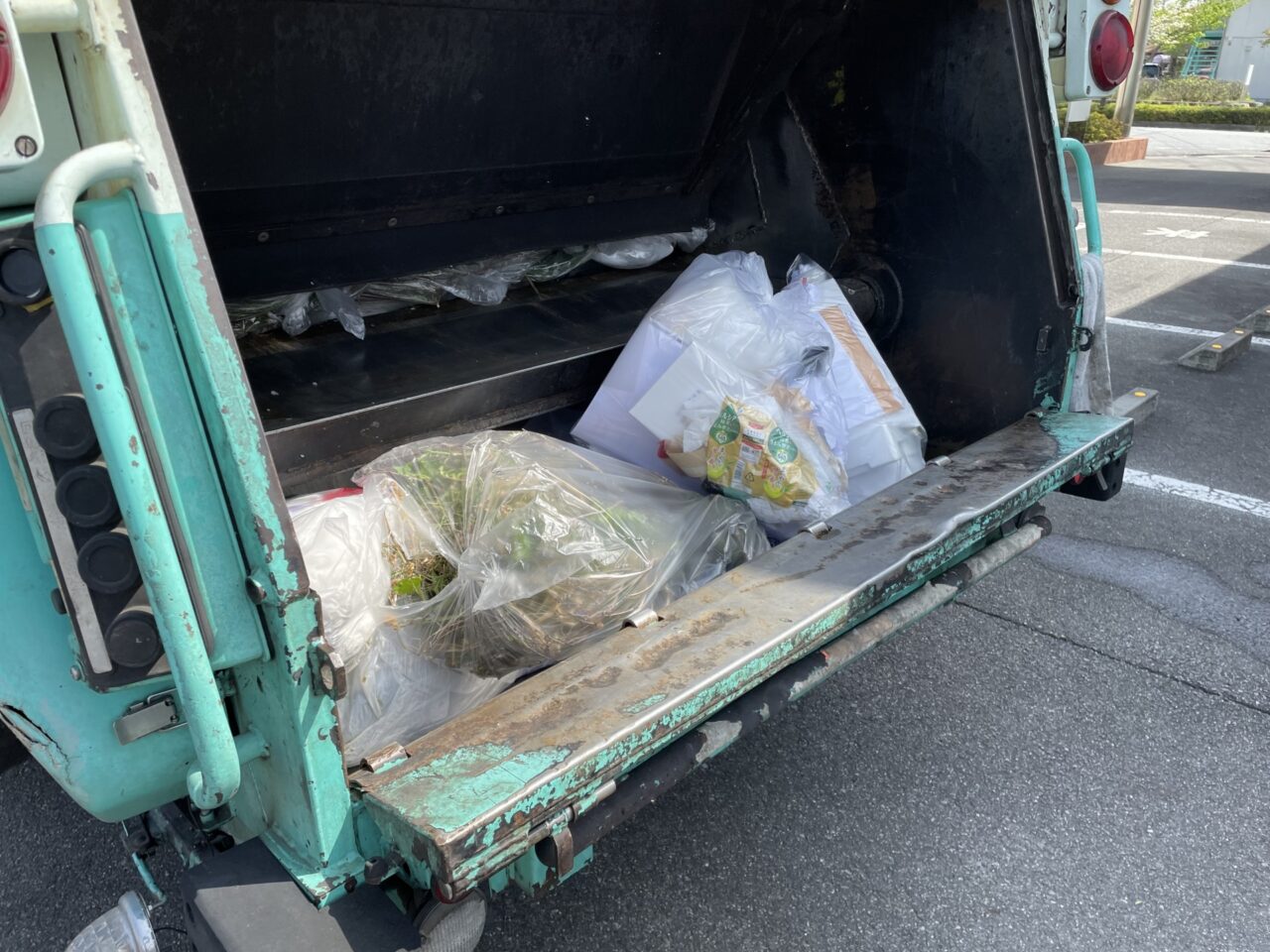ゴミ収集車