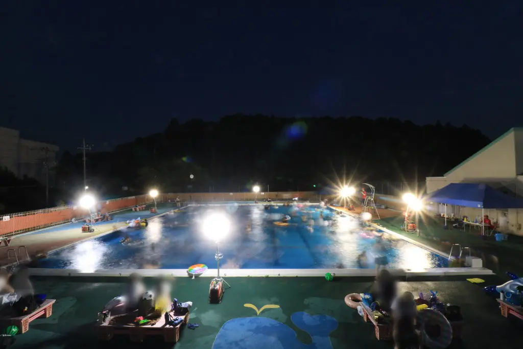 逆井市民プールのナイトプール