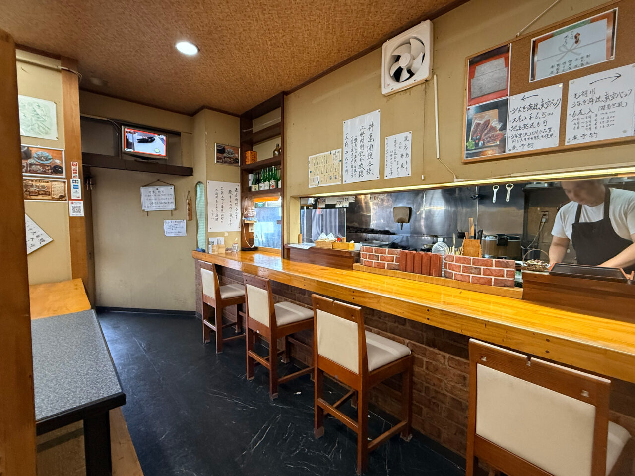 うなぎ蒲焼しんきょうのカウンター