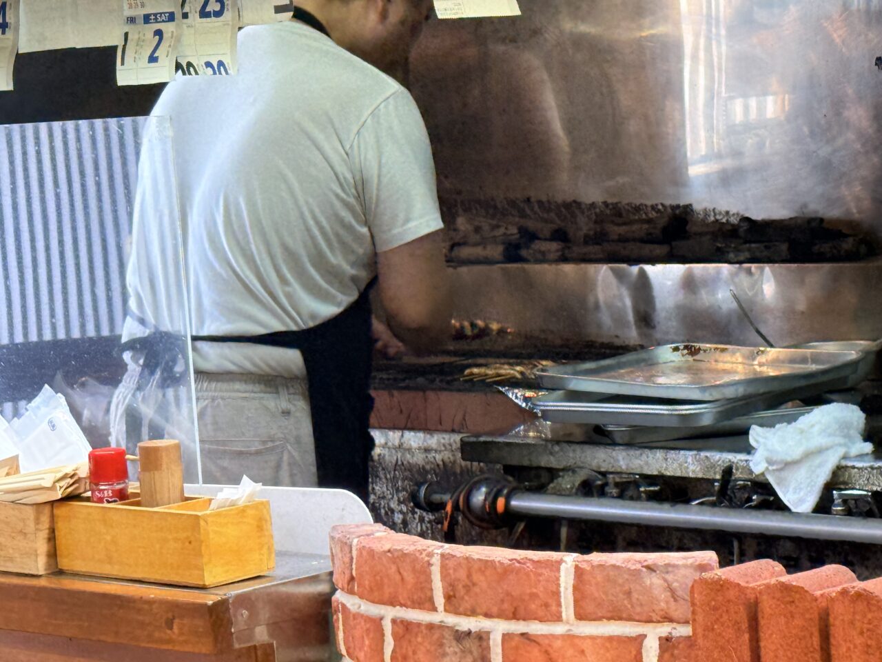うなぎ蒲焼しんきょうの調理風景