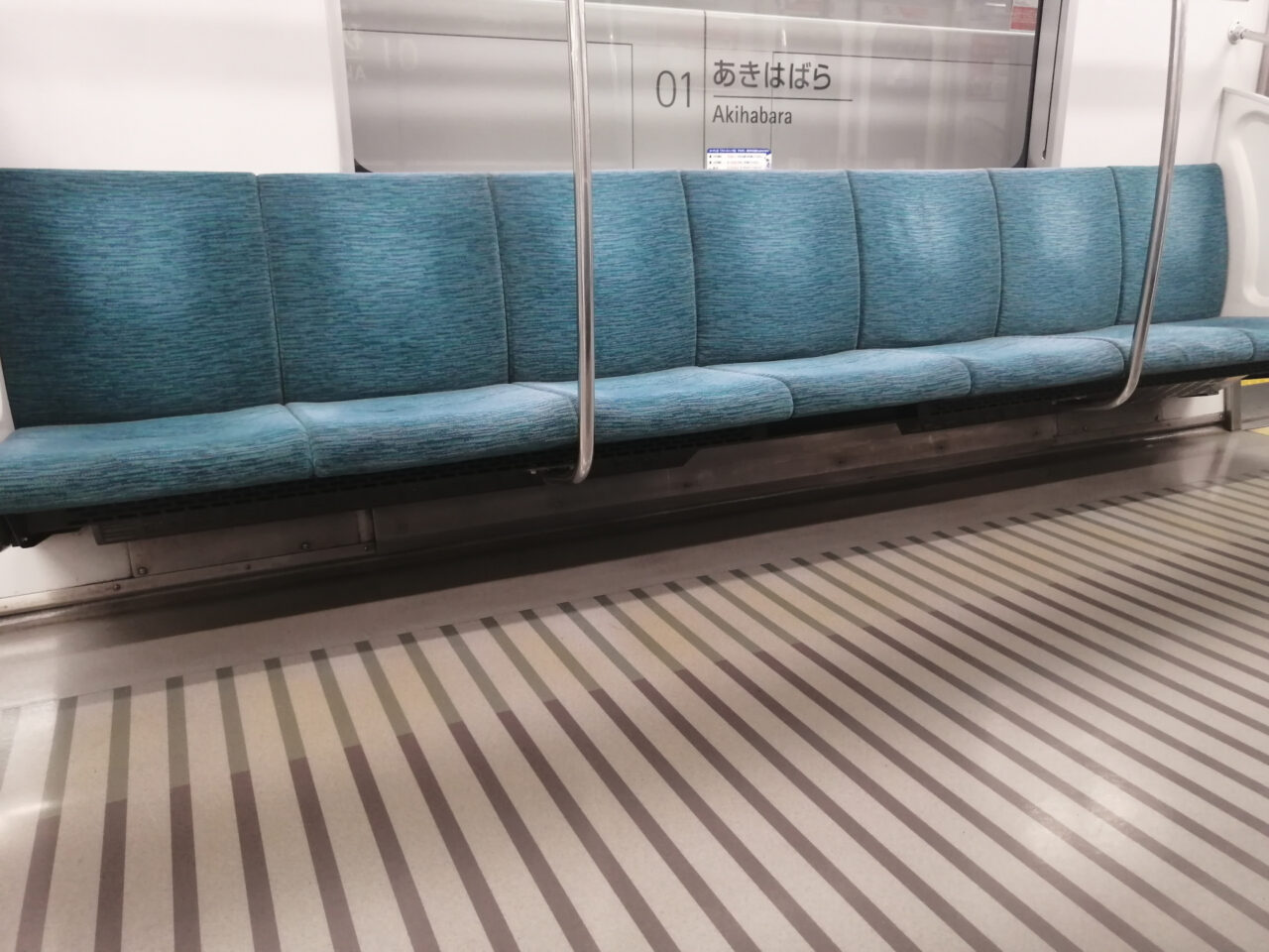 TXの電車内