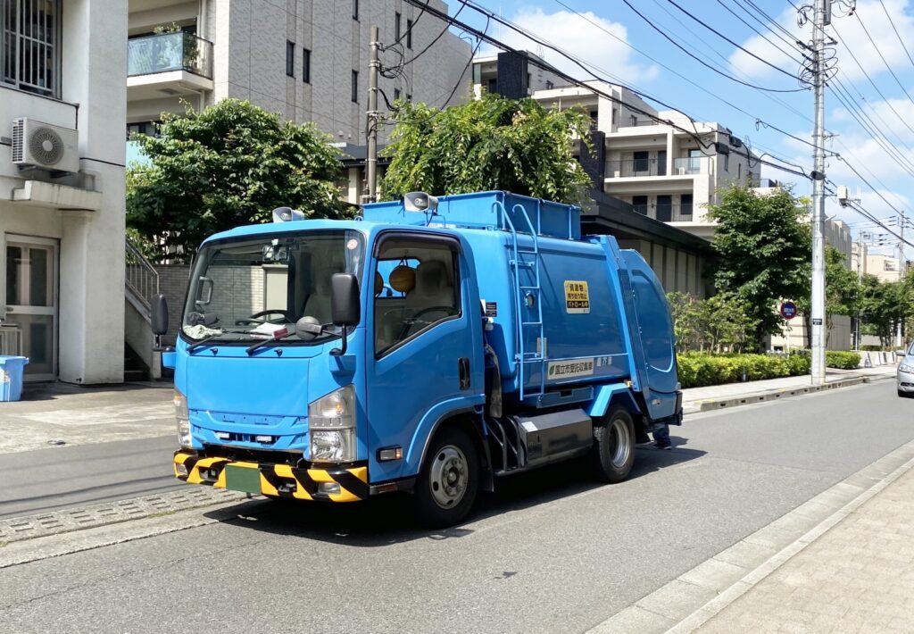 ゴミ収集車