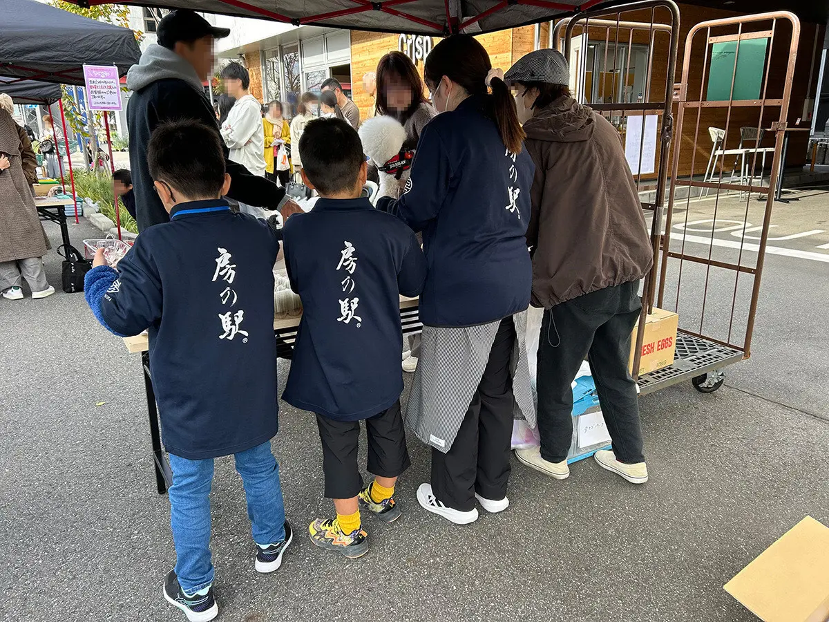 柏の葉朝市の様子