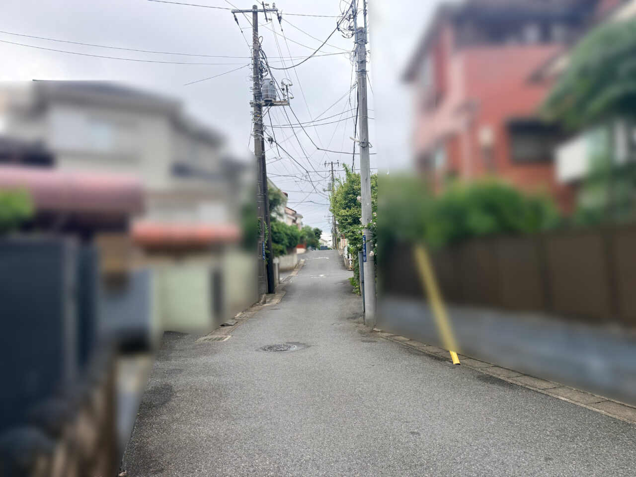 柏市内で撮影した中央線のない道路
